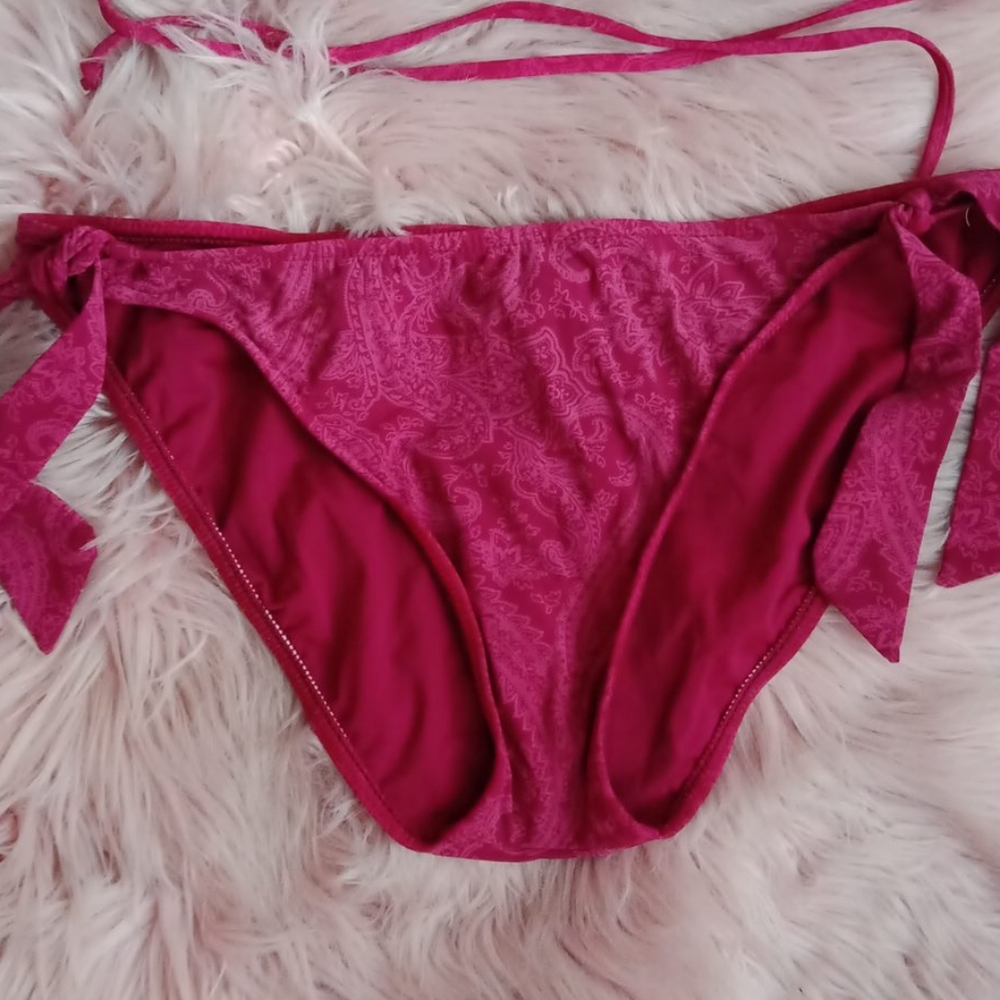 Bikini - Picture 3 of 12